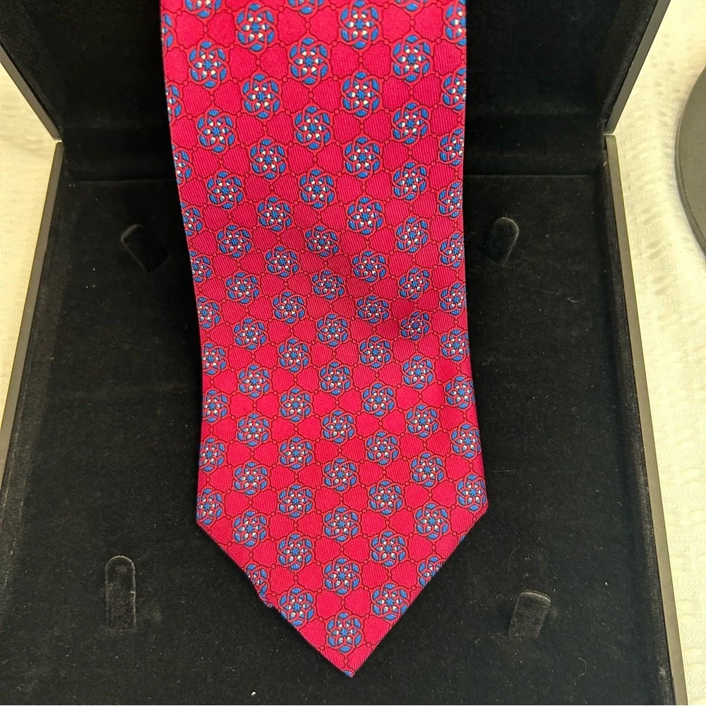 HERMES Designer Man’s Luxury 💯 Silk Necktie red
